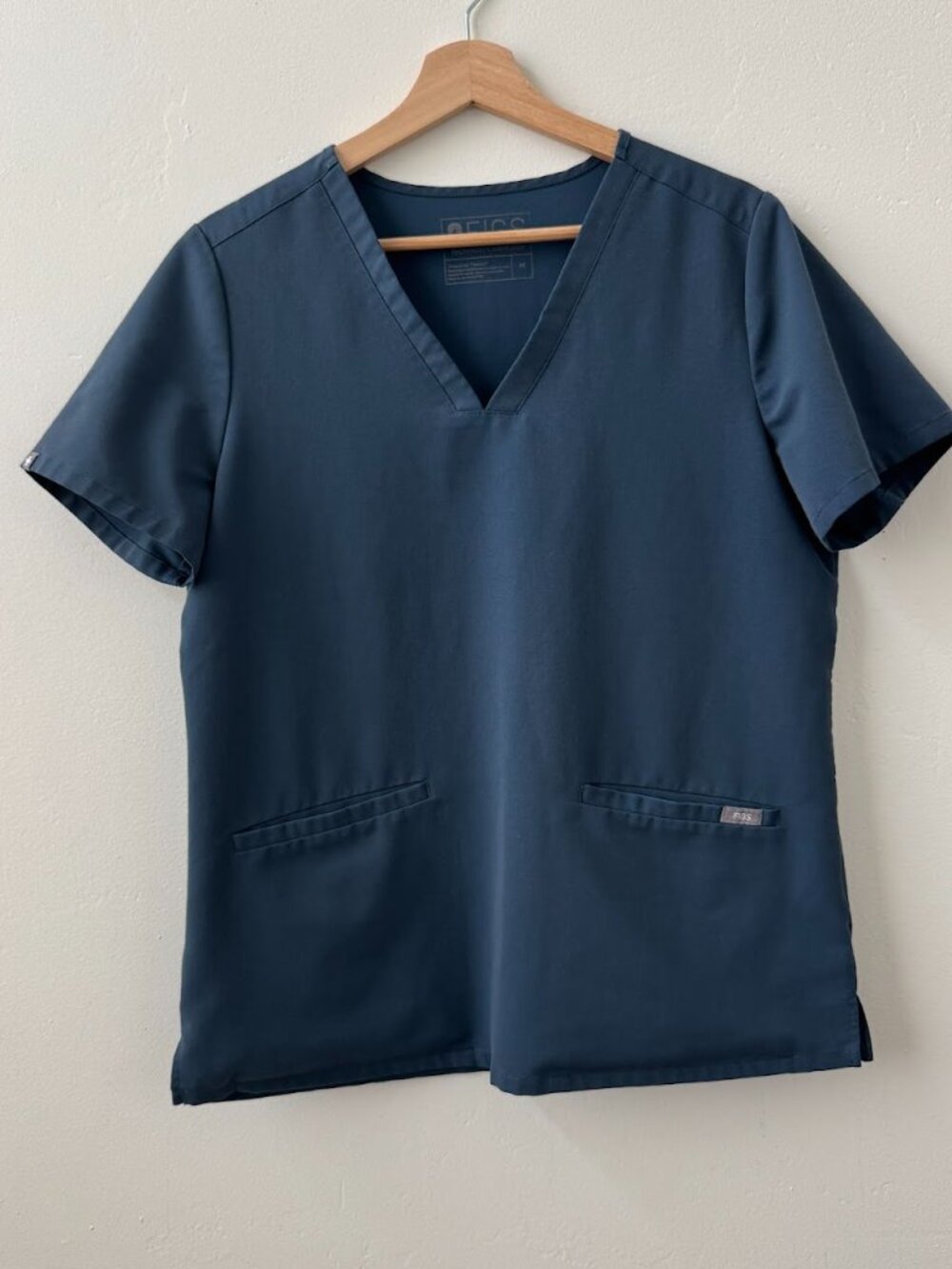 FIGS Casma Scrub Top Womens M Blue V Neck Medical Uniform Healthcare - Picture 2 of 7